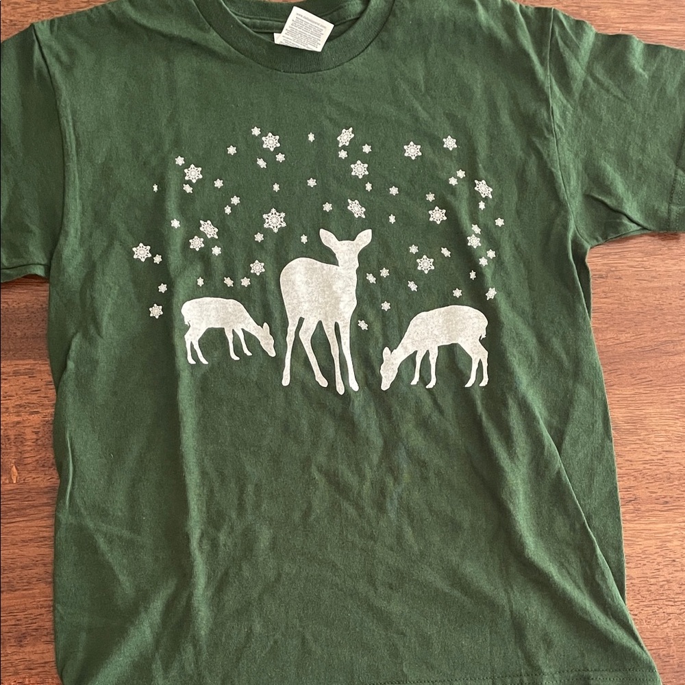 Delta youth Christmas deer tee shirt NWOT